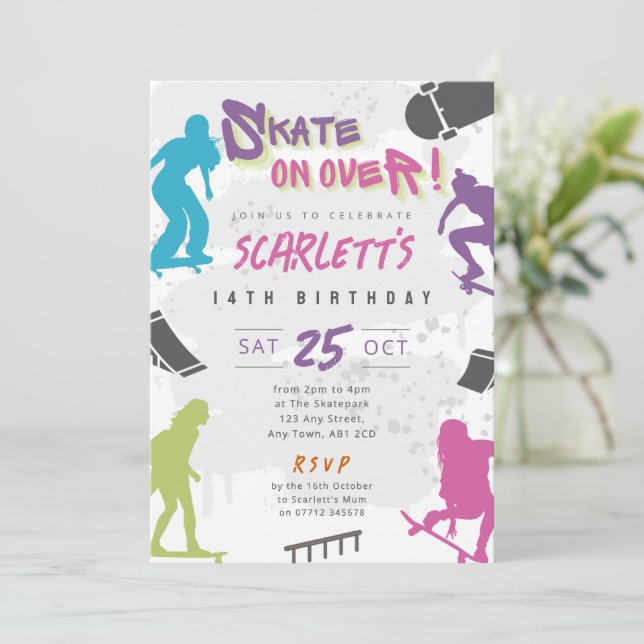 Invitation d'anniversaire pour une fête de planche (Debout devant)