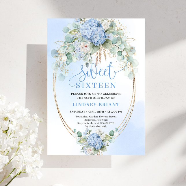 Invitation de 16e anniversaire aux fleurs bleues s (Sophisticated Blue Floral Sweet 16 Birthday Invite)