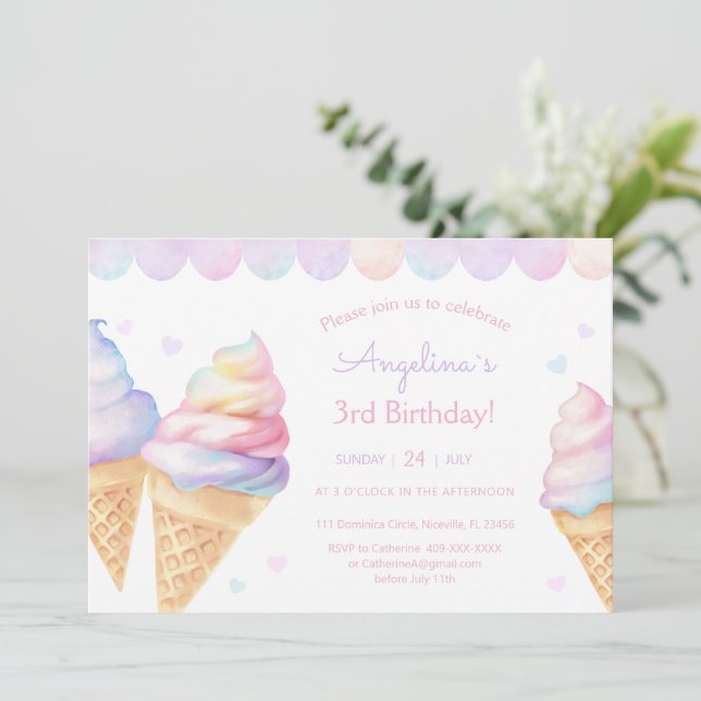 Invitation de 3e anniversaire avec crème glacée. (Debout devant)