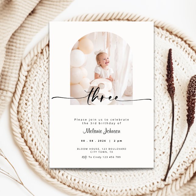 Invitation de 3e anniversaire moderne photo crème (3rd birthday invitation with photo and cream color background)