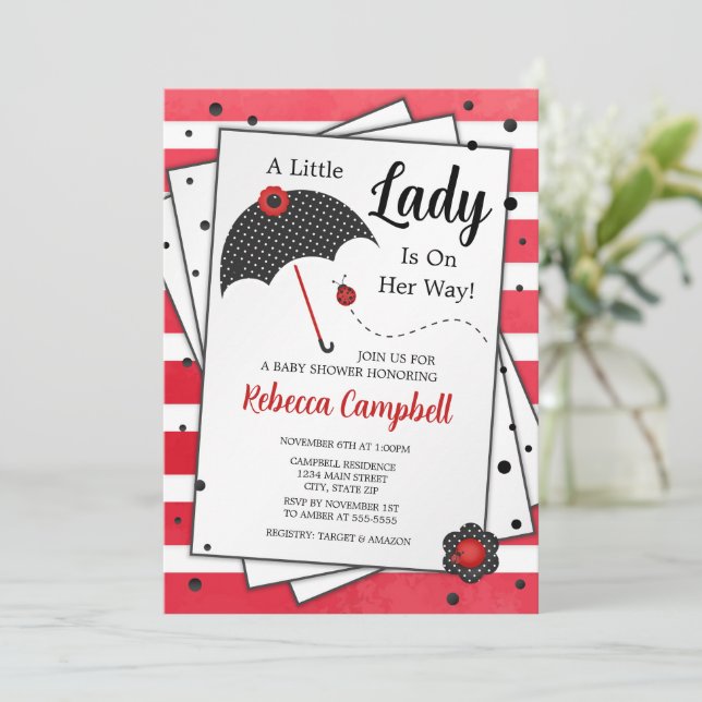 Invitation de Baby shower de Ladybug (Debout devant)
