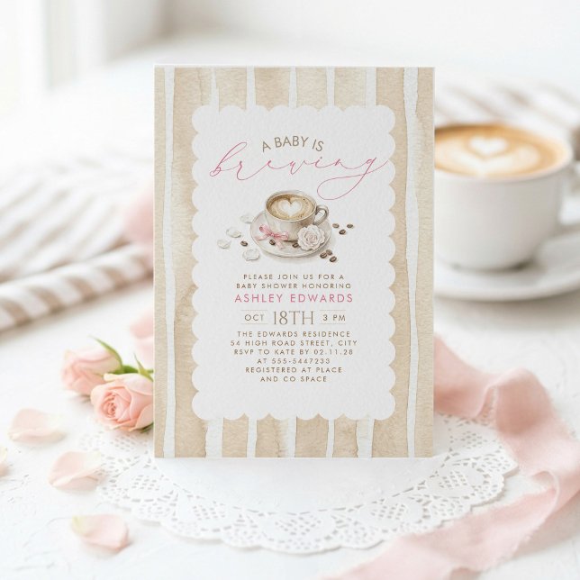 Invitation de Baby Shower Fille au Latte avec un R (A Baby Is Brewing Latte Coffee Themed Girl Baby Shower Invitations)