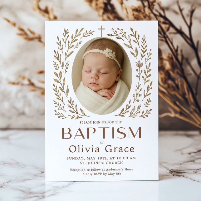 Invitation de baptême Boho avec couronne de fleurs (Baptism invitation for Olivia Grace, featuring a soft and elegant design with a floral border.)