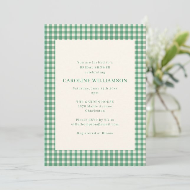 Invitation de douche de mariage à carreaux verts d (Debout devant)