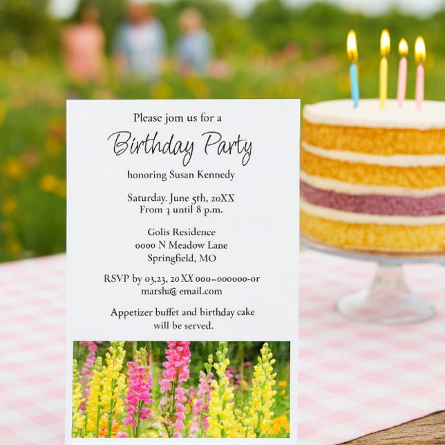 Invitation de fête d'anniversaire Fleur jaune rose (Garden party invitation a perfect template invite for summer gatherings )