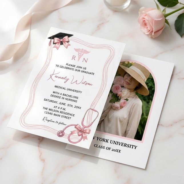 Invitation de fin d'études d'infirmière modifiable (Editable Nursing Graduation Invitation with Photo #pinkbowblackcap #nursing #medicalinvitation #chic)