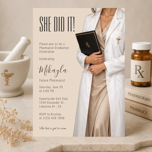 Invitation de fin d'études élégante pour pharmacie (Elegant pharmacist graduation invitation with luxury pharmacy-inspired editorial style.)