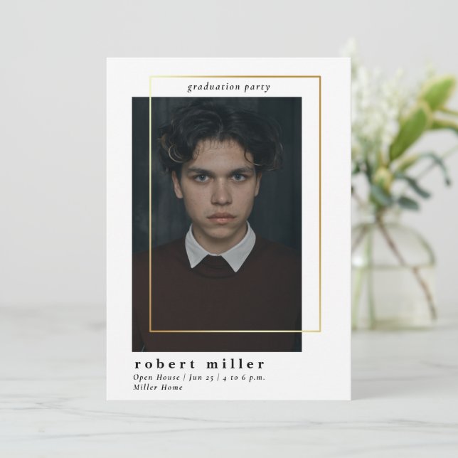 Invitation de graduation photo classique simple ca (Debout devant)