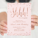 Invitation de la Gold Party rose<br><div class="desc">Faux rose en or confetti splatters blush rose invitation de fête avec un design étincelant pour la fête d'anniversaire surprise. Parfait pour un anniversaire moderne.</div>