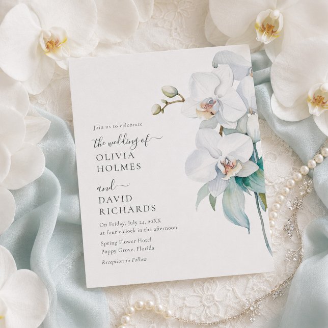 Invitation de mariage élégante et moderne à l'orch (Modern Elegant White Orchid Wedding Invite on a table with wedding decor and orhcids)