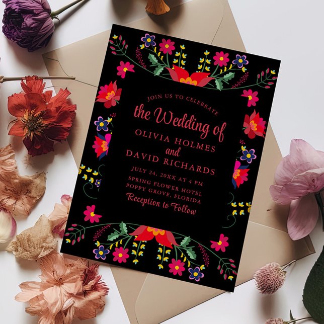 Invitation de mariage Fiesta Florale Mexicaine Rou (Red and Black Mexican Floral Fiesta Wedding Invite on a table with colorful flowers.)