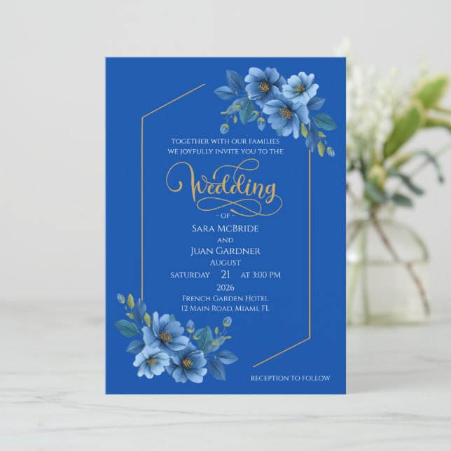 Invitation de mariage florale bleue élégante (Debout devant)
