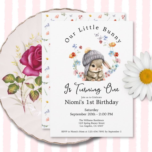 Invitation de premier anniversaire florale de lapi (Bunny Floral First Birthday Invitation 1)