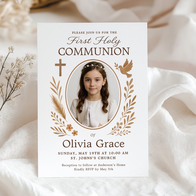 Invitation de première communion de fille rustique (first-communion-invite-girl-boho-neutral-flatlay.png)