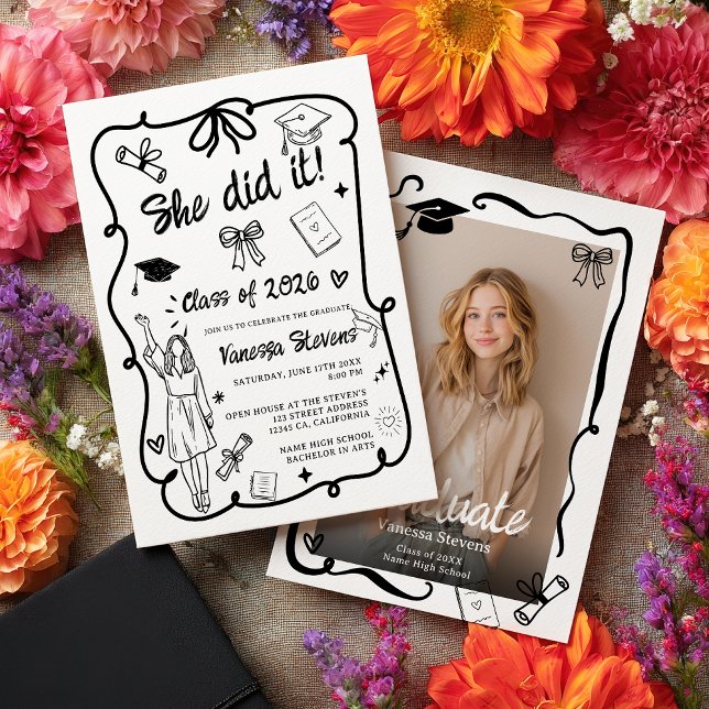 Invitation Déclaration de remise de diplôme avec gribouillage (Black White Coquette Doodles photo graduation Invitation)
