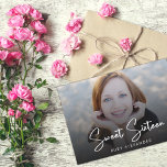 Invitation Décontracté Script Blanc 4 Photo Sweet 16 Annivers<br><div class="desc">Décontracté Script White 4 Photo Sweet 16 Anniversaire Invitation de fête - Une invitation classique avec 4 des photos de la fille d'anniversaire. L'avant de l'invitation comporte une photo de fond plein avec une superposition en texte blanc et un nom. Le dos de l'invitation comprend 3 belles photos avec tous...</div>