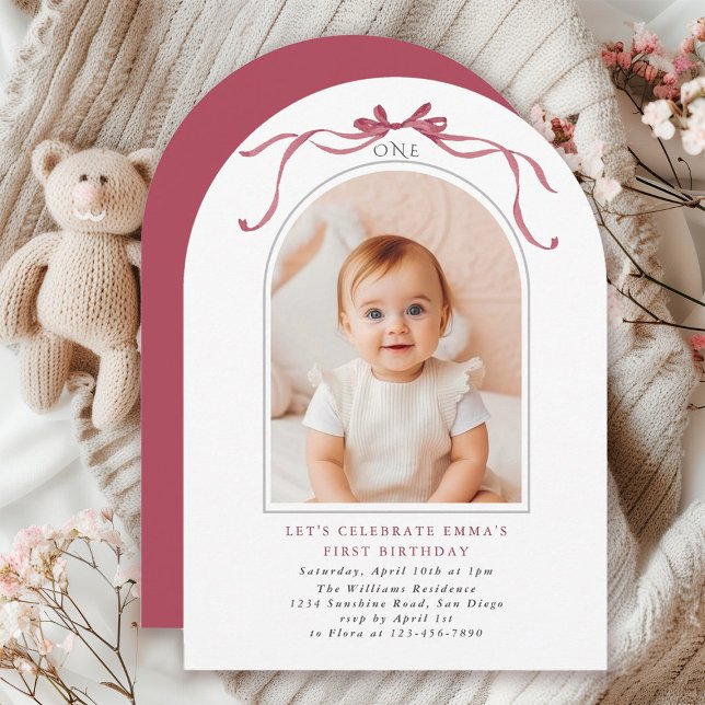 Invitation Deep Blush Pink Bow Girl 1st Birthday Arch Photo (Créateur téléchargé)