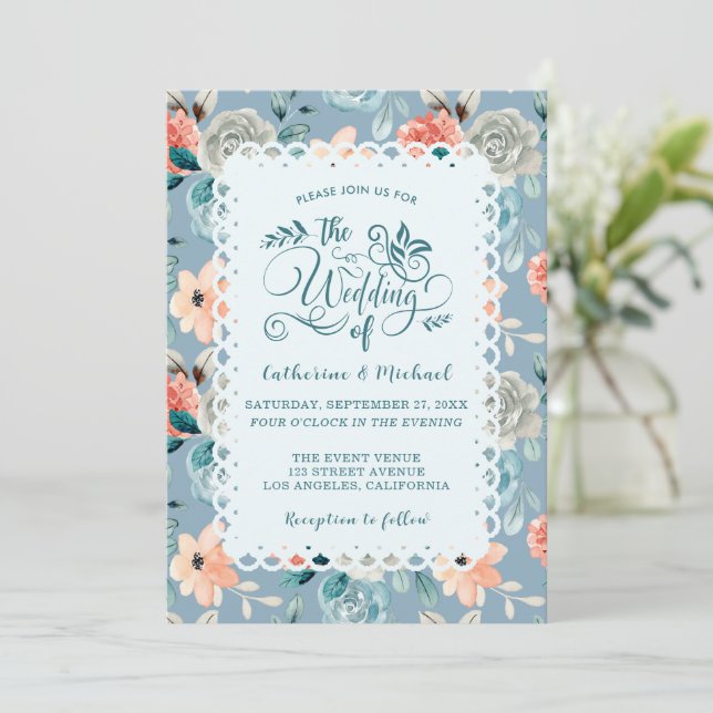 Invitation Dentelle florale bleu foncé | Calligraphie décorat (Debout devant)