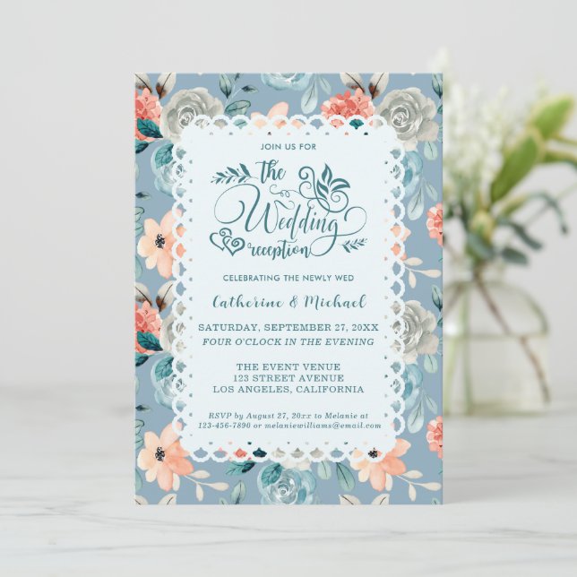 Invitation Dentelle florale bleu foncé | Calligraphie décorat (Debout devant)