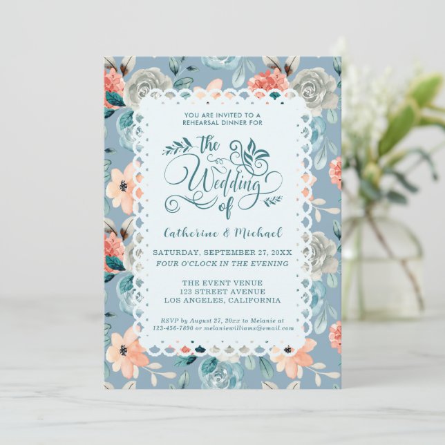Invitation Dentelle florale bleu foncé | Calligraphie décorat (Debout devant)