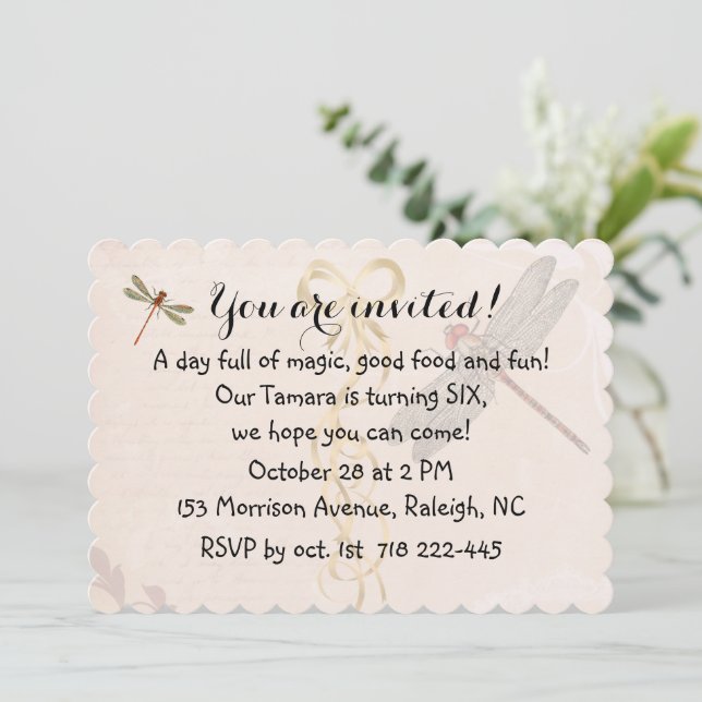 Invitation des libellules d'anniversaire (Debout devant)