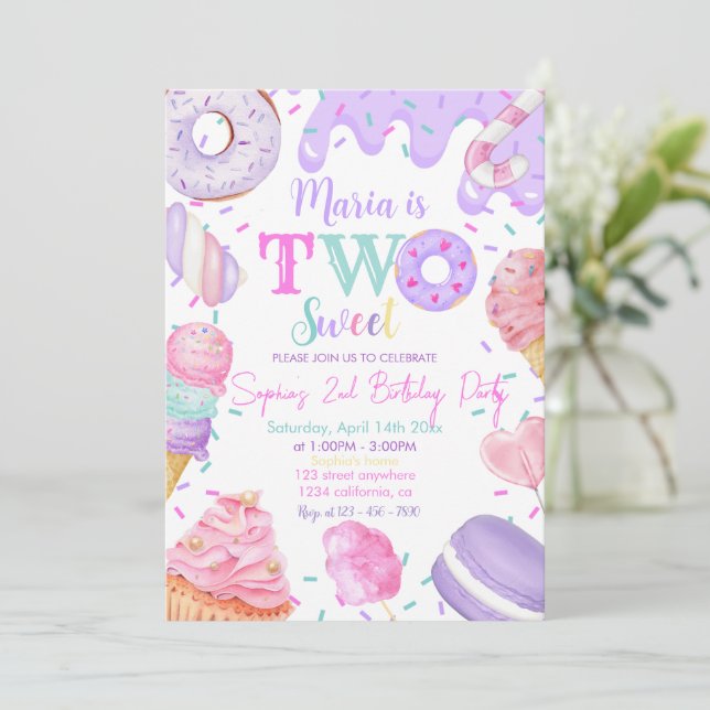 Invitation Deux douce fille Donut pastel violet 2e anniversai (Debout devant)