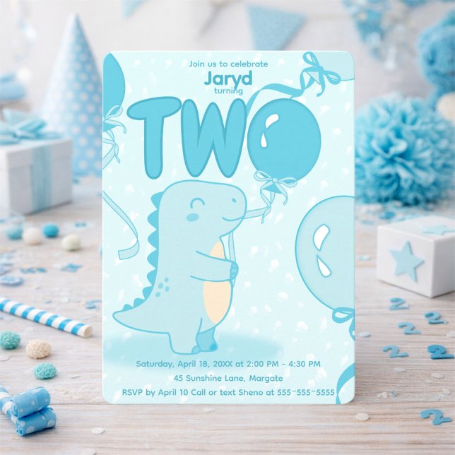 Invitation Deuxième anniversaire de dinosaure bleu (This cute blue dinosaur is ready to party. Perfect for your little one’s second birthday bash.)