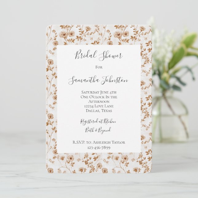 Invitation Déversoir de mariage floral marron crème romantiqu (Debout devant)