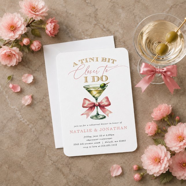 Invitation Dîner de répétition A Tini Bit Closer Martini (A Tini Bit Closer Martini Rehearsal Dinner Invitation)