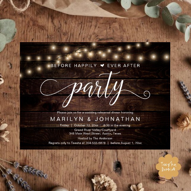 Invitation Dîner de répétition avant le bonheur éternel (Before Happily Ever After Rehearsal Dinner Party Invitation Card Rustic Cottage Wood String Lights)