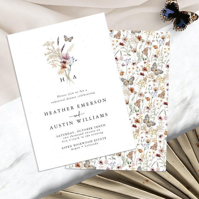 Invitation Dîner de répétition bohème floral avec monogramme (Monogrammed Boho Floral Rehearsal Dinner Invitation with Butterfly by Painted Paperie
)