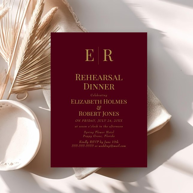 Invitation Dîner de répétition classique Monogramme Or de Bou (Classic Burgundy Monogram Rehearsal Dinner Invitation on neutral boho wedding table.)