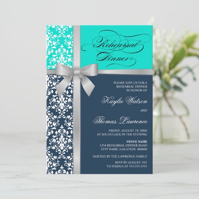 Invitation Dîner de répétition Damask Faux Silver Ribbon (Debout devant)