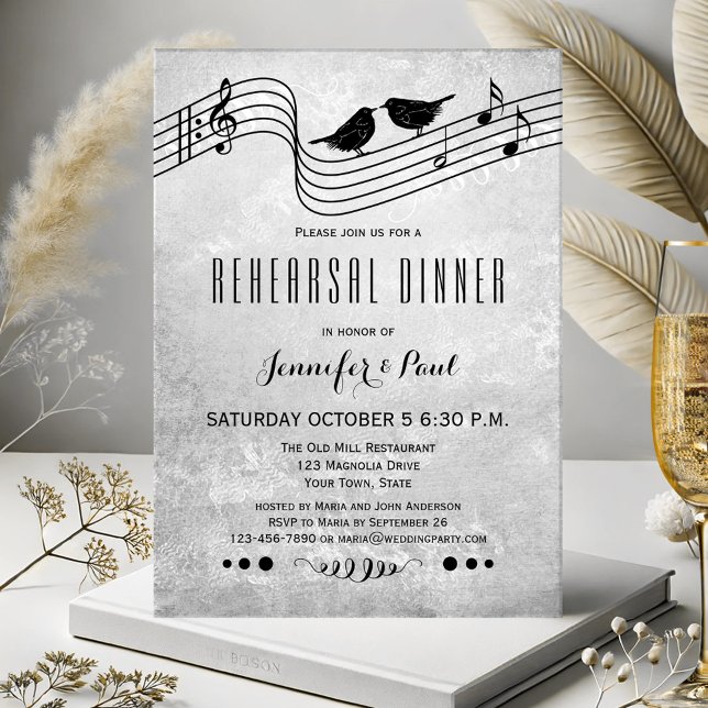 Invitation Dîner de répétition de musique noire et blanche In (Rehearsal Dinner invitation featuring two love birds singing on wires with musical notes)