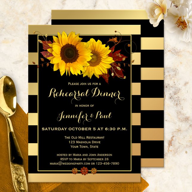 Invitation Dîner de répétition de tournesol rayé d'or Invitat (Rehearsal Dinner invitation featuring sunflowers, floral swirls and autumn leaves on black and gold)