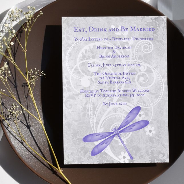 Invitation Dîner de répétition Mariage de libellules violette (Purple Dragonfly Wedding Rehearsal Dinner Invitation)