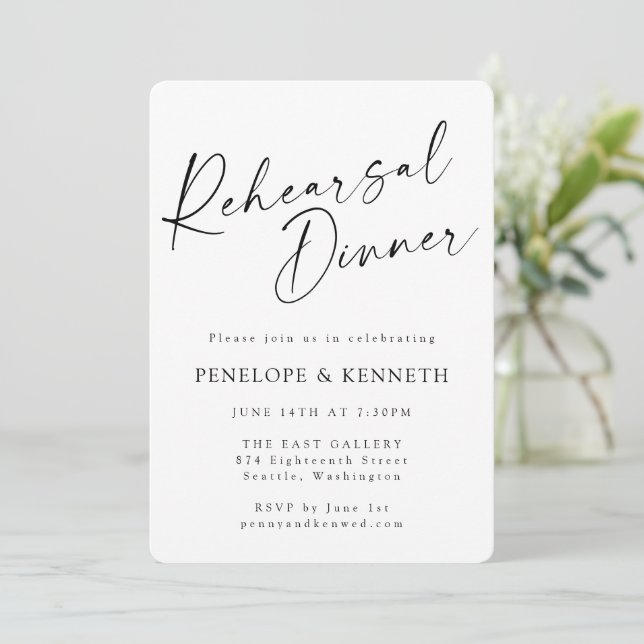 Invitation Dîner de répétition minimaliste à script blanc (Debout devant)