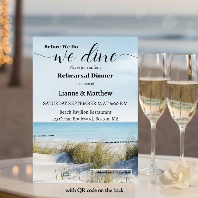 Invitation Dîner de répétition moderne plage et dunes (Modern rehearsal dinner invitation featuring dunes overlooking a beach. With QR code template)