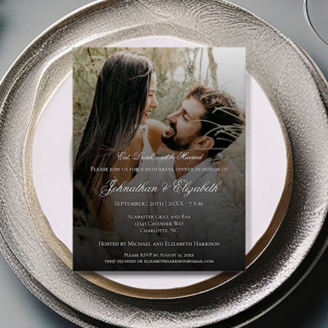 Invitation Dîner de répétition photo moderne et de superposit (Modern Photo and Black Overlay Rehearsal Dinner Invitation)