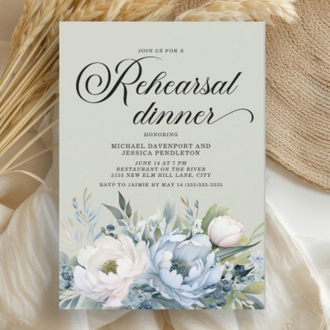 Invitation Dîner de répétition vert Dusty Blue Sage (Dusty blue watercolor floral on sage green Rehearsal Dinner invitation)