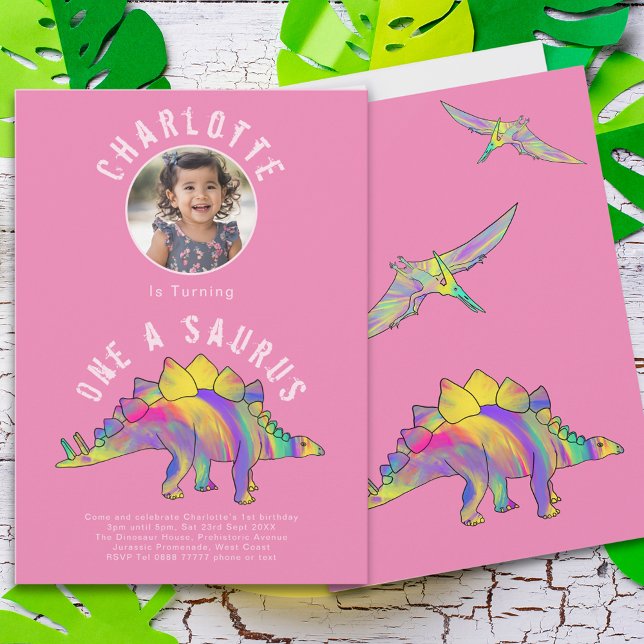 Invitation Dinosaur 1er anniversaire fête rose (Dinosaur 1st birthday party pink invitation with photo template colorful watercolor stegosaurus )
