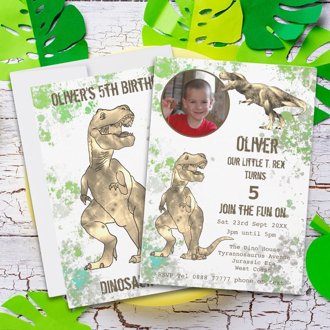 Invitation Dinosaur 5e anniversaire fête T Rex Boys Photo Gre (Dinosaur 5th birthday party invitation with photo template watercolor foliage and T-Rex dino)