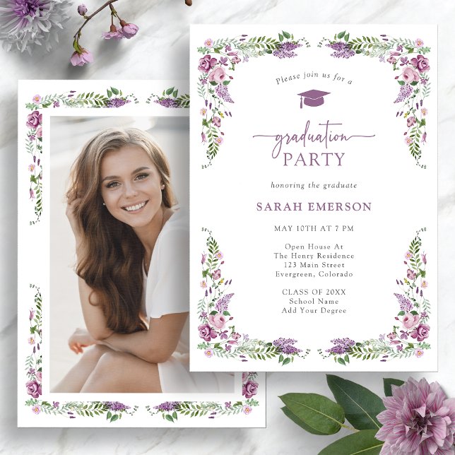 Invitation Diplômé aux fleurs violettes (Purple Floral Photo Graduation  Party Invitation by Painted Paperie
)