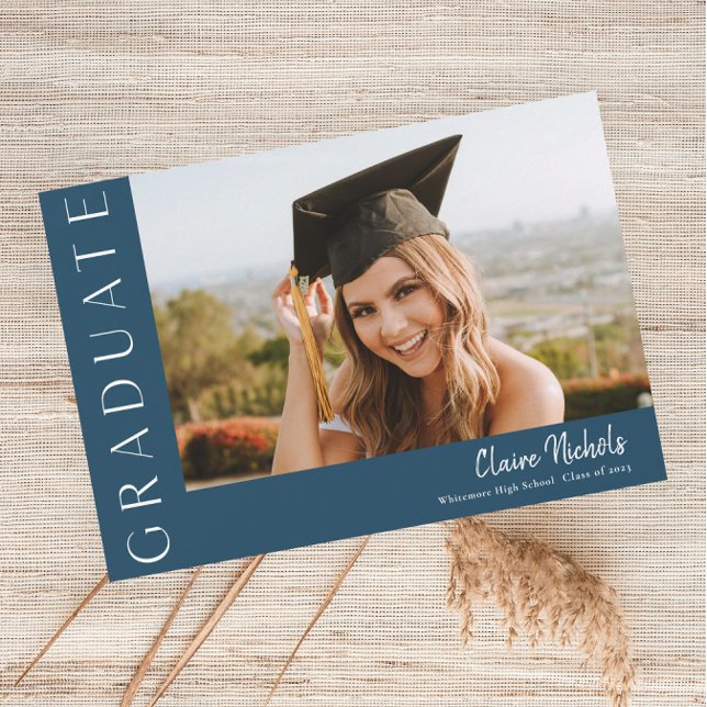 Invitation Diplôme de Photo Horizontal Moderne (Modern Typography Blue Photo Graduation Invitations.)
