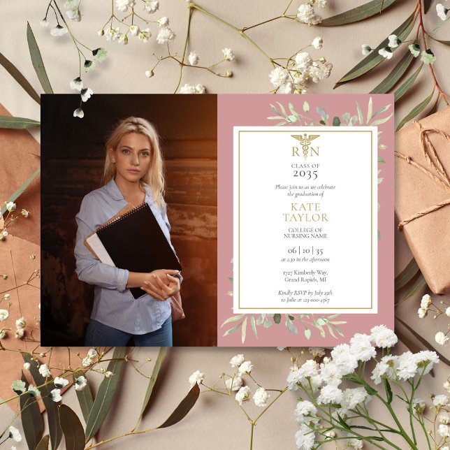 Invitation Diplôme d'infirmière en soins RN Foliage rose pous (RN Nursing Graduation Dusty Rose Foliage Photo Invitation)