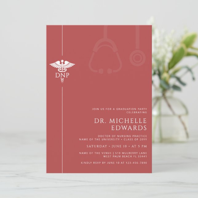 Invitation Diplômé DNP Doctorat en Pratique Infirmière Minima (Debout devant)