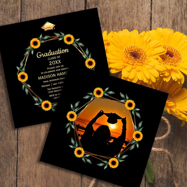 Invitation Diplôme du coucher du soleil avec cadre de tournes (Sunset Graduation with Sunflower Frame Invitation #zazzlemade #sunflowersparty #graduationinvitation)