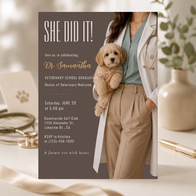 Invitation Diplôme d'une vétérinaire élégante (Elegant veterinarian graduation invitation with luxury feminine DVM celebration style)