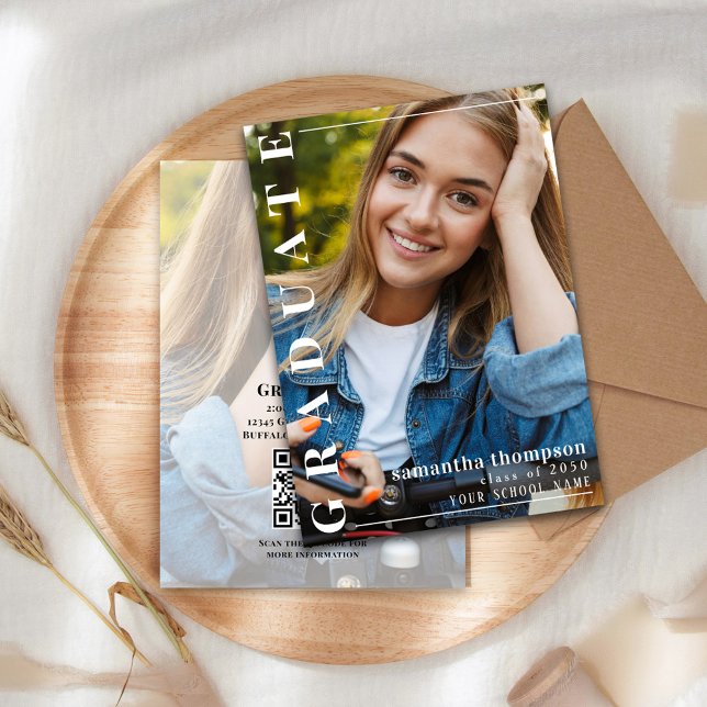 Invitation Diplômé Moderne Simple Design Typographie Photo (Graduation photo invitation announcement with modern style typography)