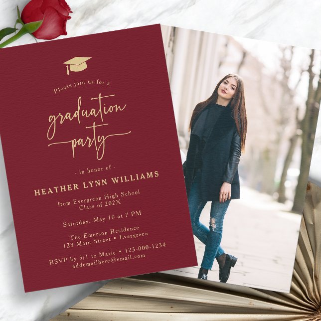 Invitation Diplômé Or et Bourgogne (Gold Burgundy Photo Graduation Party Invitation by Painted Paperie
)